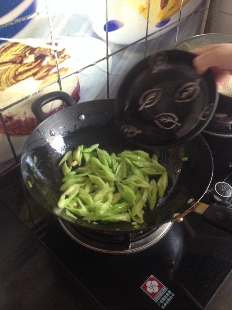 清炒洋豆角步骤6