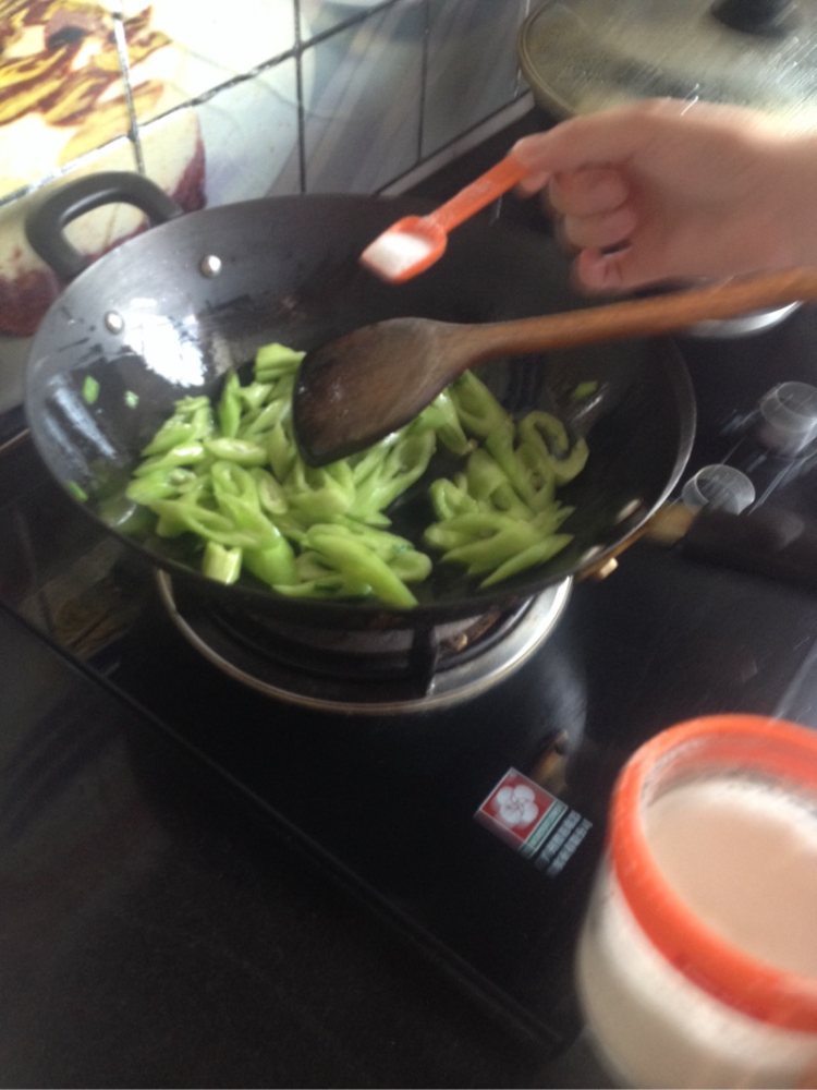 清炒洋豆角步骤5