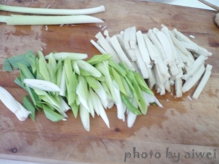 青蒜炒豆干步骤2