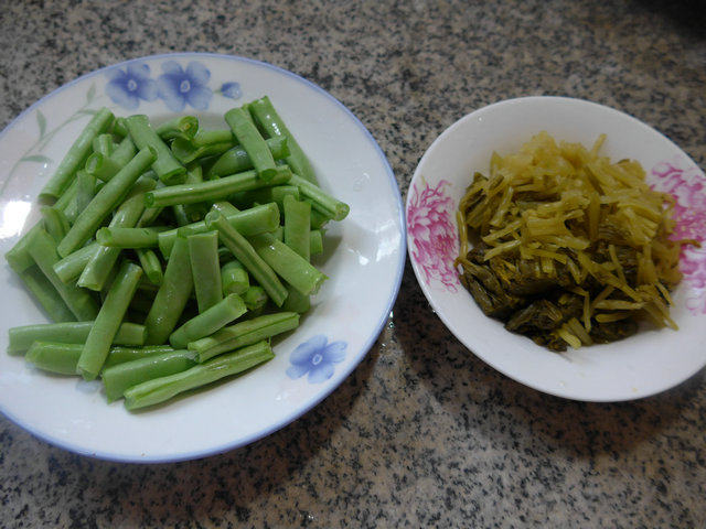 雪菜炒梅豆步骤1