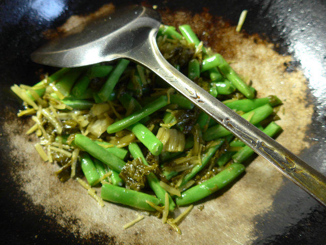 雪菜炒梅豆步骤7