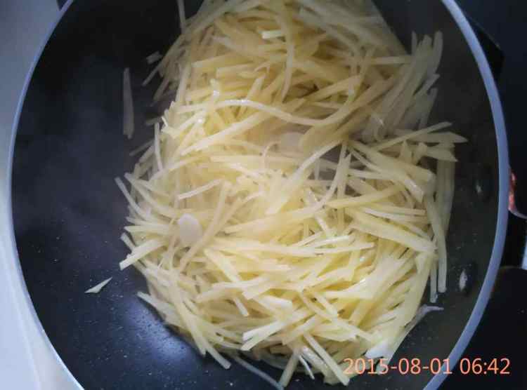 茄汁土豆丝步骤4