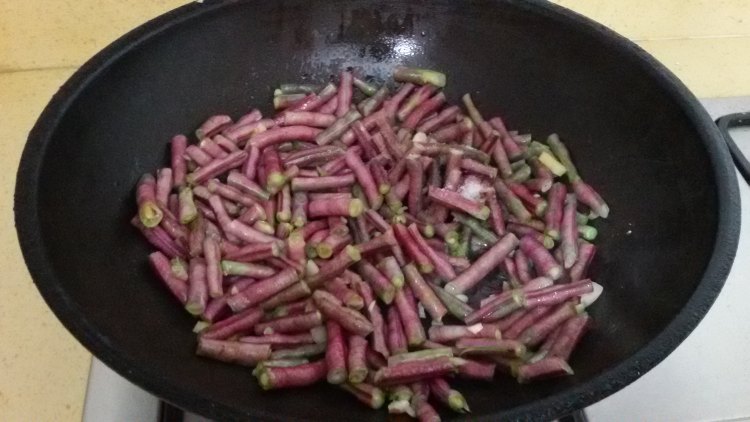 酱炒紫豇豆步骤5