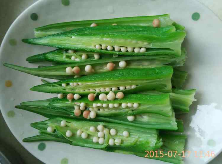 蒜蓉白灼秋葵步骤3