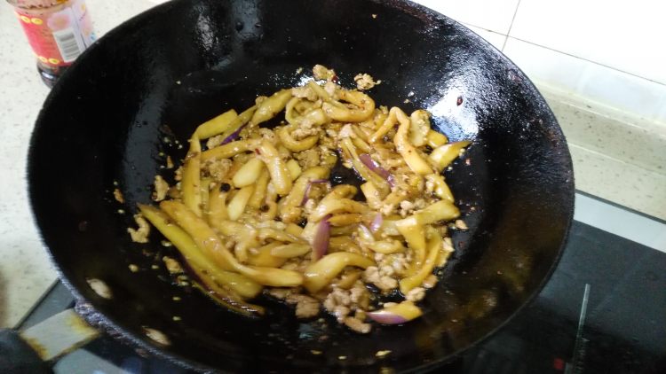 茄子炒肉末步骤6