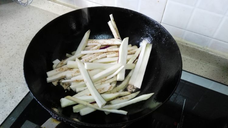 茄子炒肉末步骤4