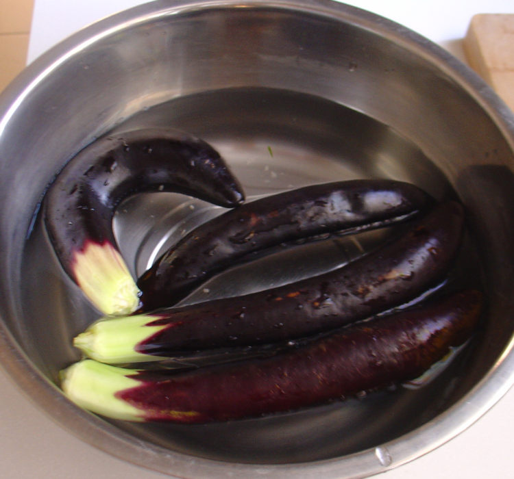 豇豆角炒茄子步骤3