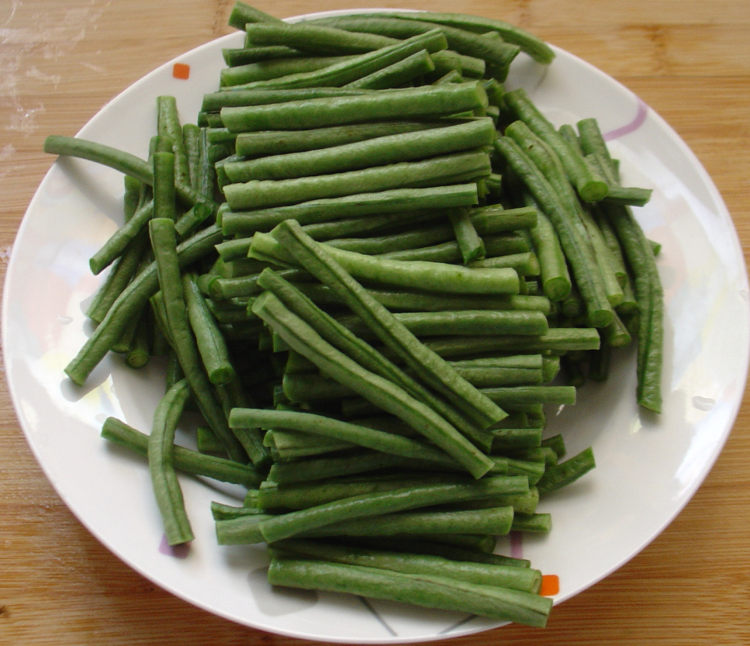 豇豆角炒茄子步骤6