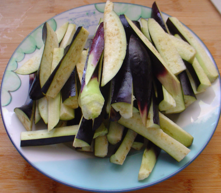 豇豆角炒茄子步骤5