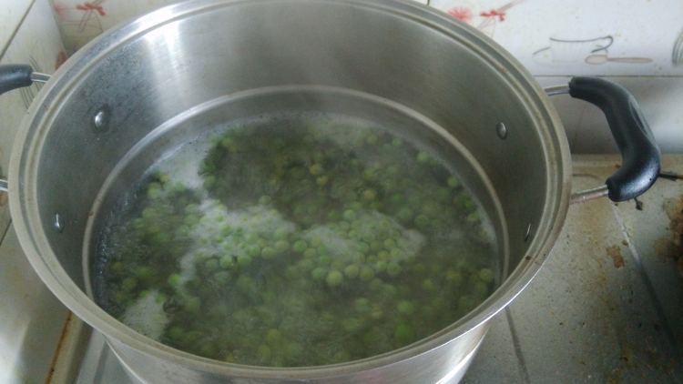 豌豆胡萝卜丁步骤3
