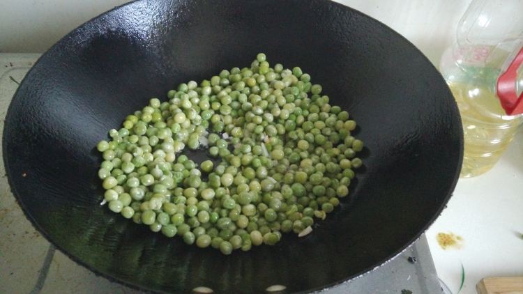 豌豆胡萝卜丁步骤6