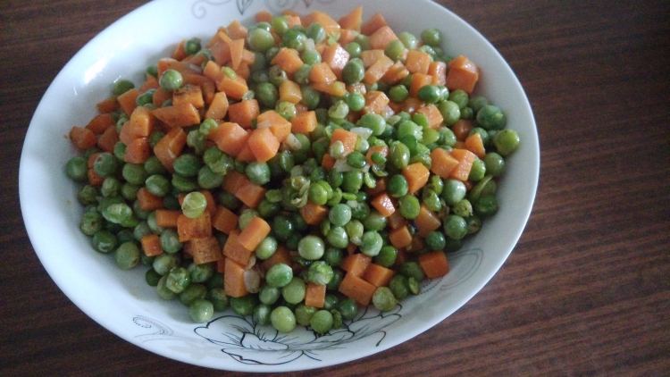 豌豆胡萝卜丁步骤8