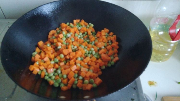 豌豆胡萝卜丁步骤7