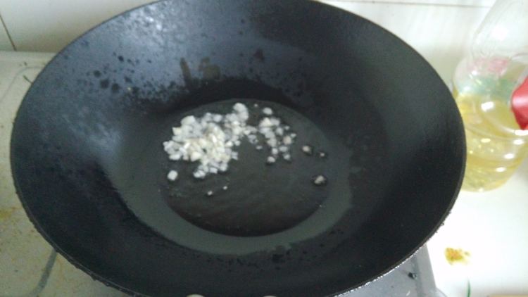 豌豆胡萝卜丁步骤5