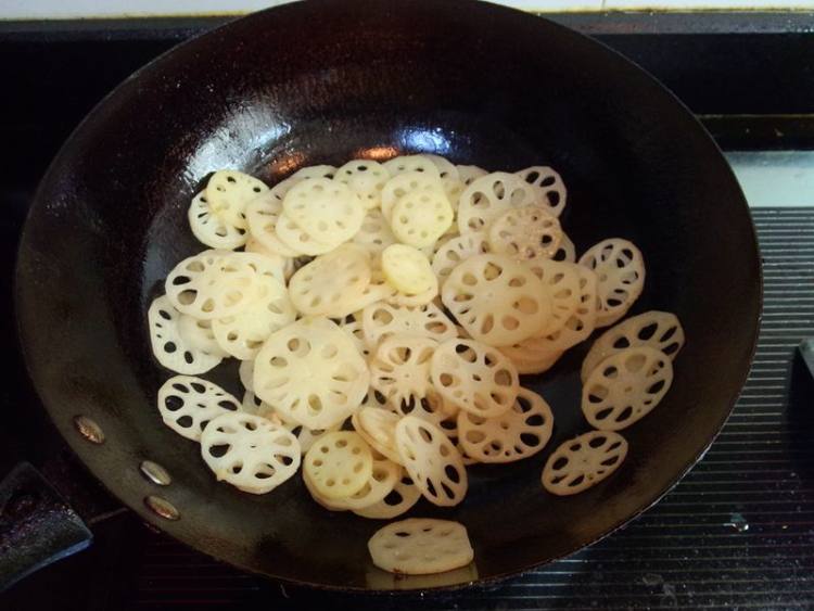 毛豆炒嫩藕步骤4