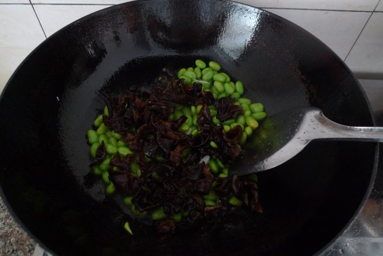 毛豆木耳步骤4