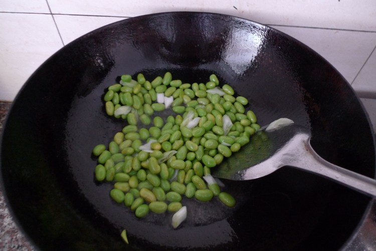 毛豆木耳步骤3