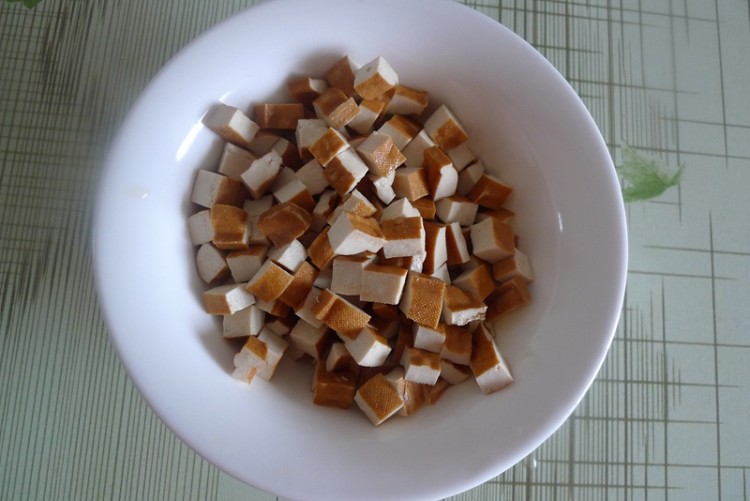 毛豆香干丁步骤2