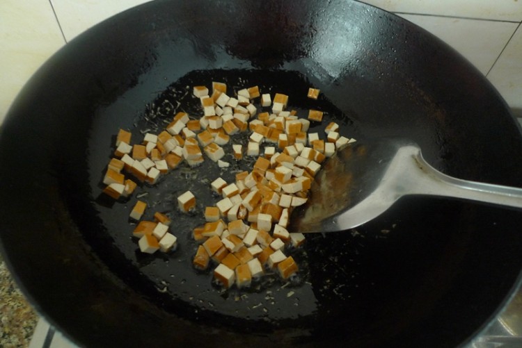 毛豆香干丁步骤4