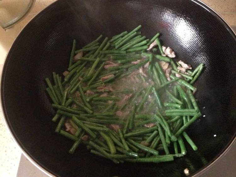 豇豆角炒肉步骤4