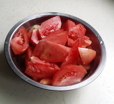 西红柿炒葱头步骤2