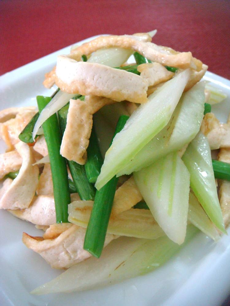 豆干炒西芹蒜苗步骤7