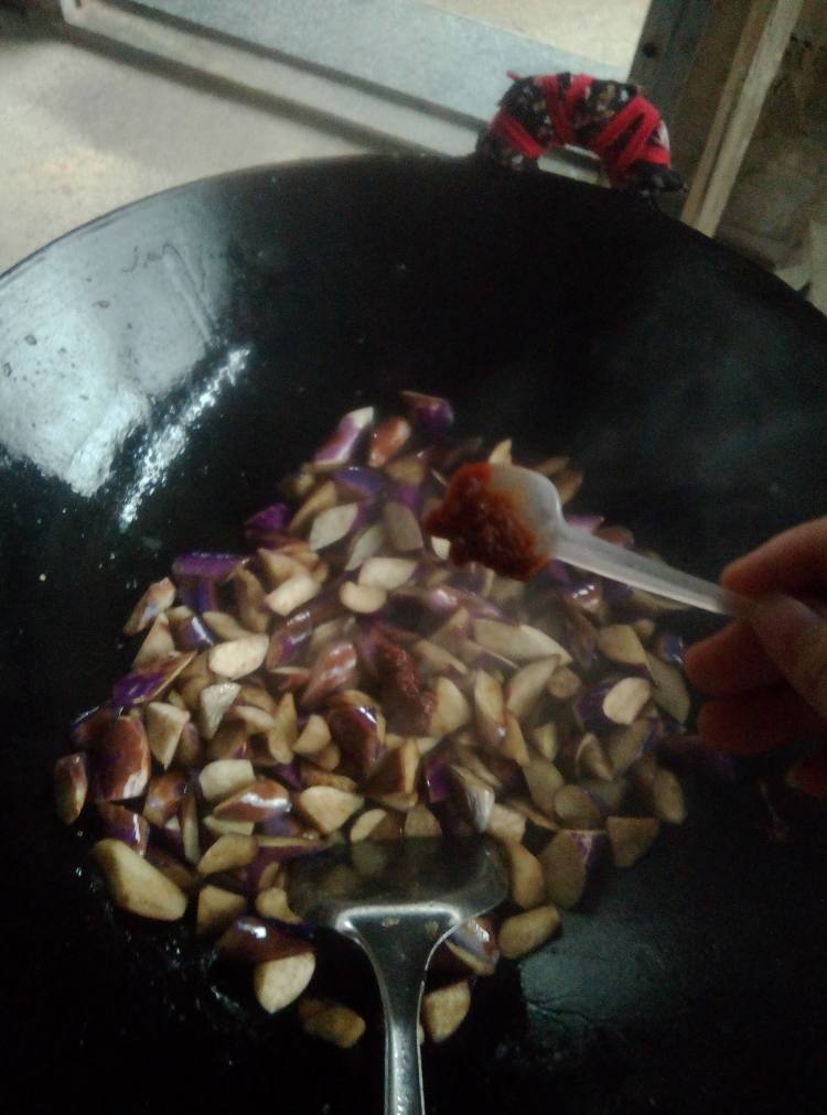 豆瓣酱炒茄子步骤4