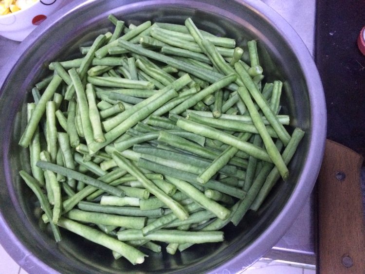 豇豆炒肉步骤1