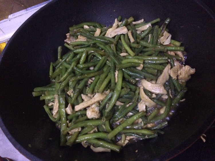 豇豆炒肉步骤3