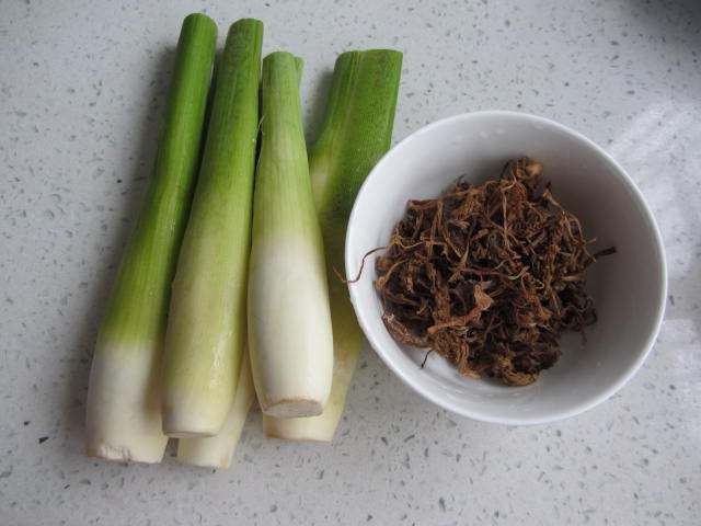 明油笋干菜煮茭白步骤1