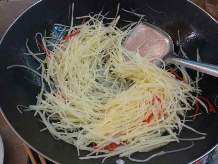 【快手菜】醋溜土豆丝步骤5