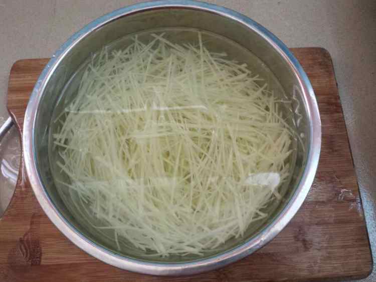 【快手菜】醋溜土豆丝步骤3