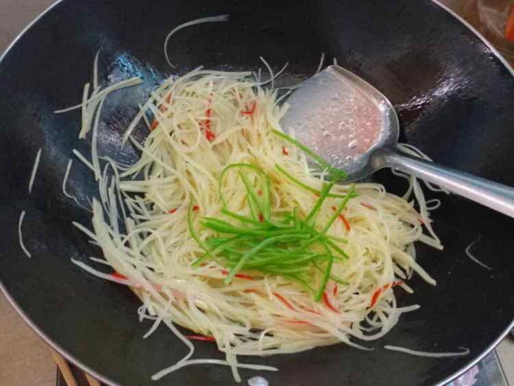 【快手菜】醋溜土豆丝步骤6