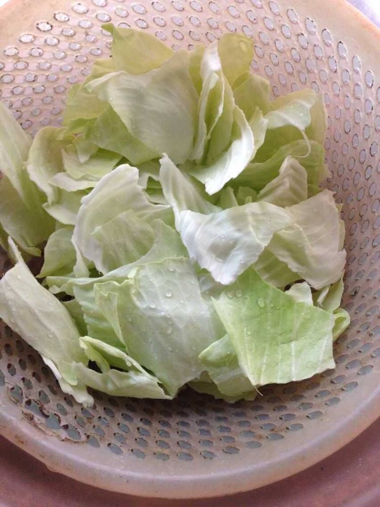 香辣包菜步骤1