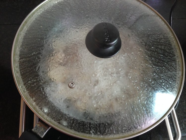 【手工美食】回锅芋头步骤4