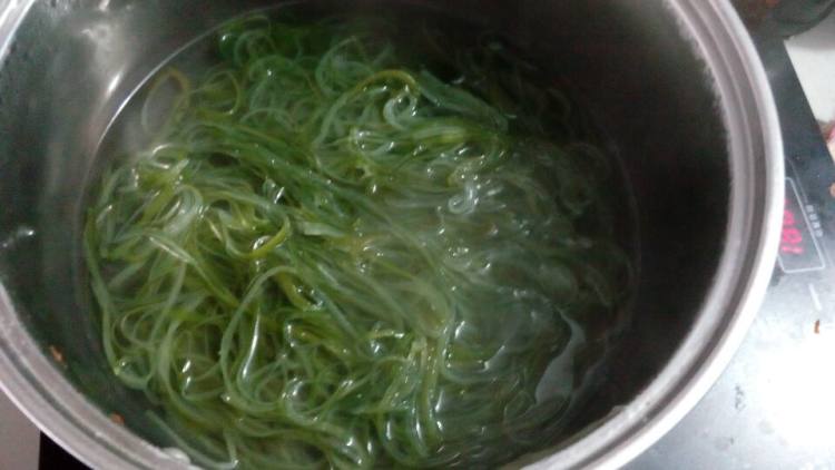 炝油海白菜步骤2