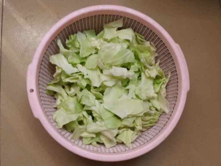 【快手菜】炝炒包菜步骤1