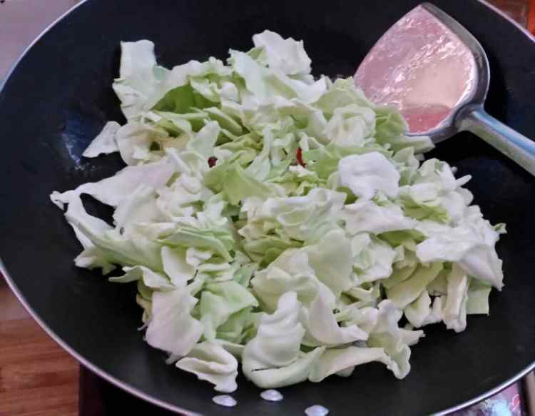 【快手菜】炝炒包菜步骤4