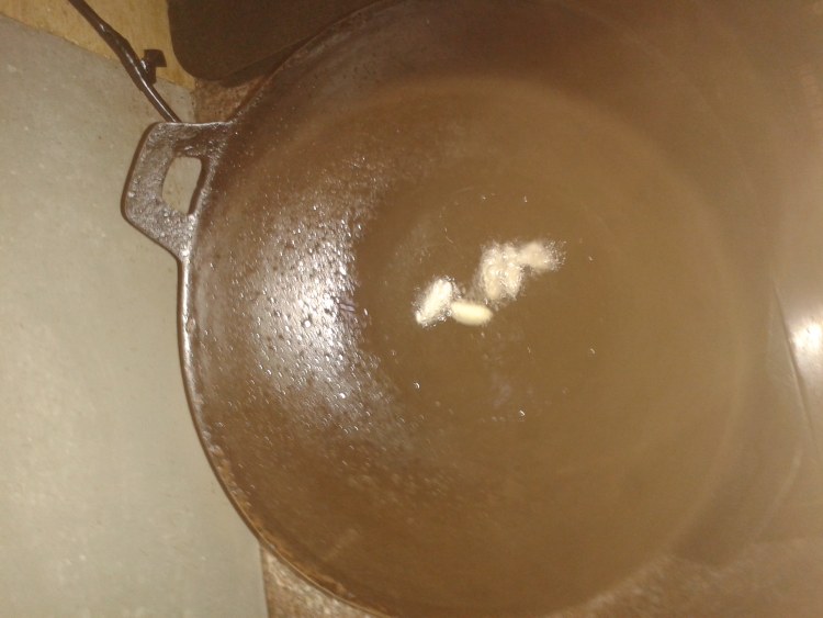 蒜蓉酱炒空心菜步骤2