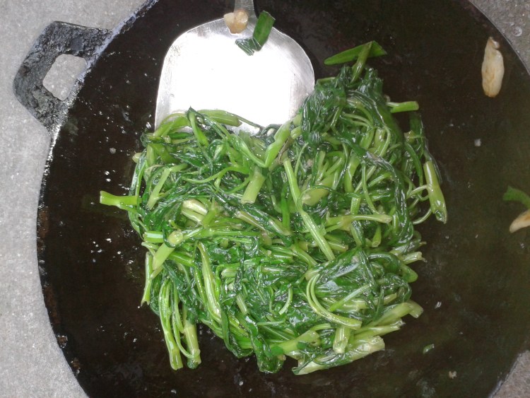 蒜蓉酱炒空心菜步骤5