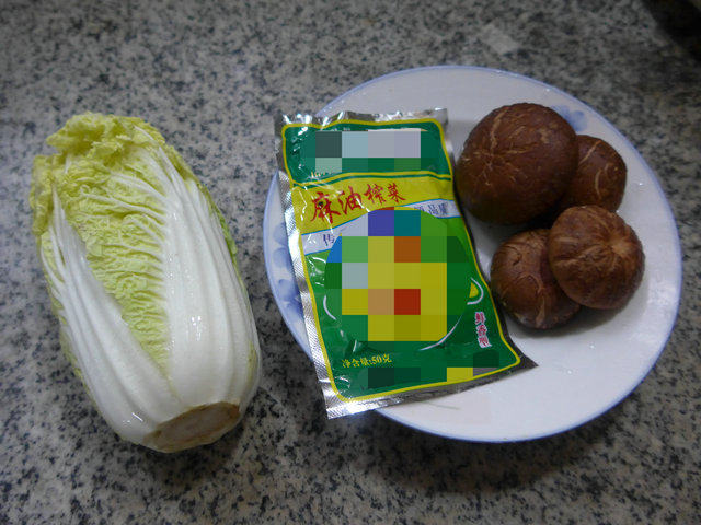 榨菜丝香菇炒娃娃菜步骤1