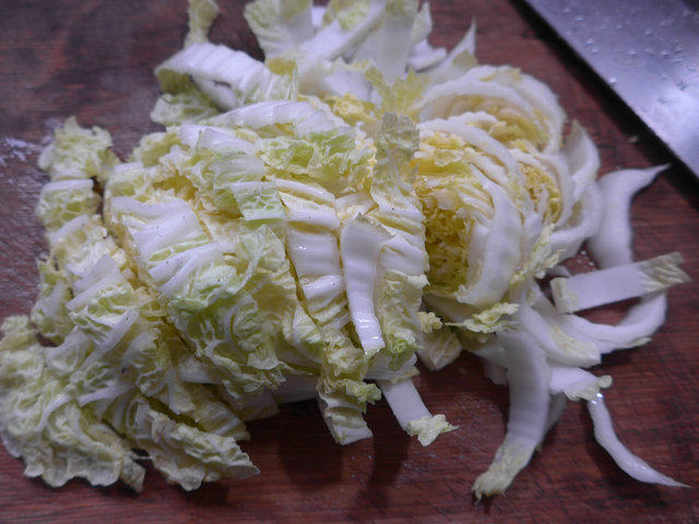 榨菜丝香菇炒娃娃菜步骤3