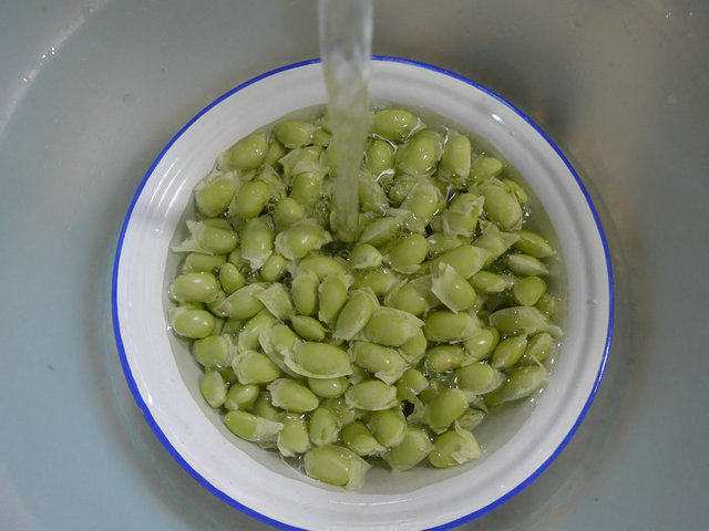 椒盐毛豆步骤3
