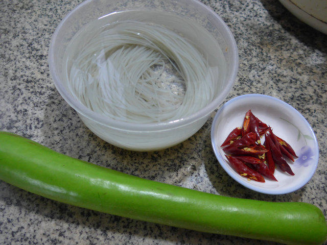 夜开花炒粉条步骤1