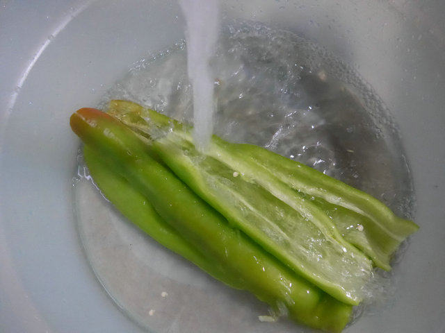 糖醋蒜香尖椒步骤2
