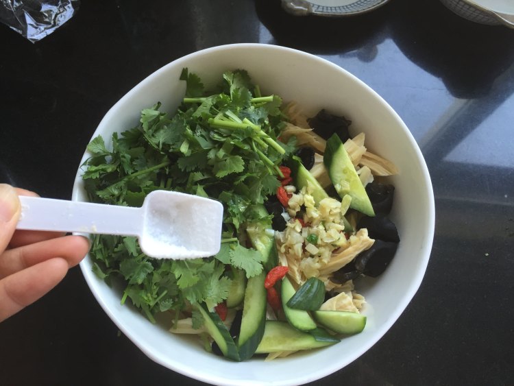 【手工美食】凉拌腐竹步骤6