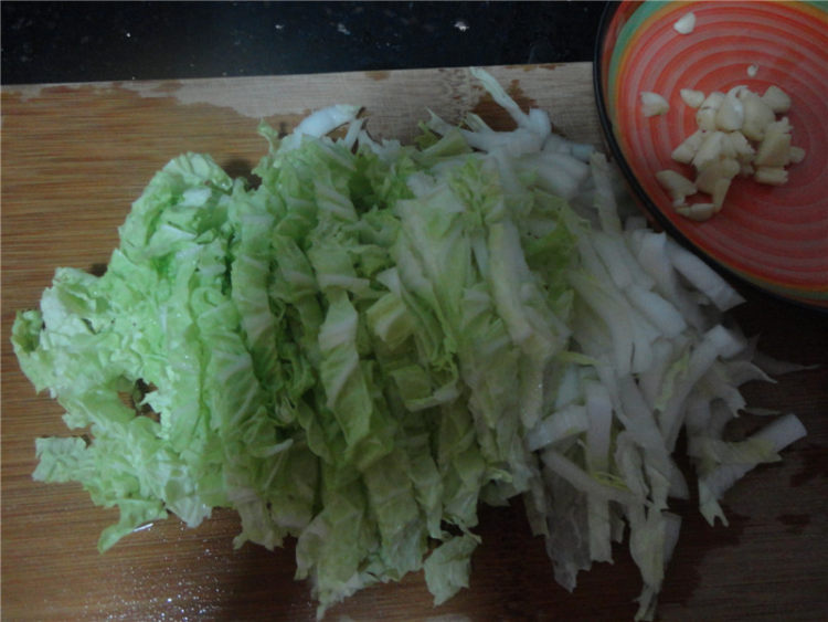【手工美食】素炒白菜步骤1