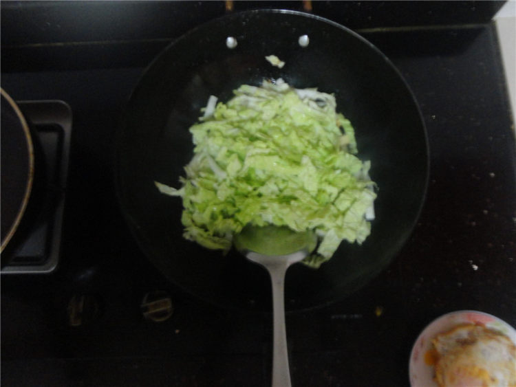 【手工美食】素炒白菜步骤4