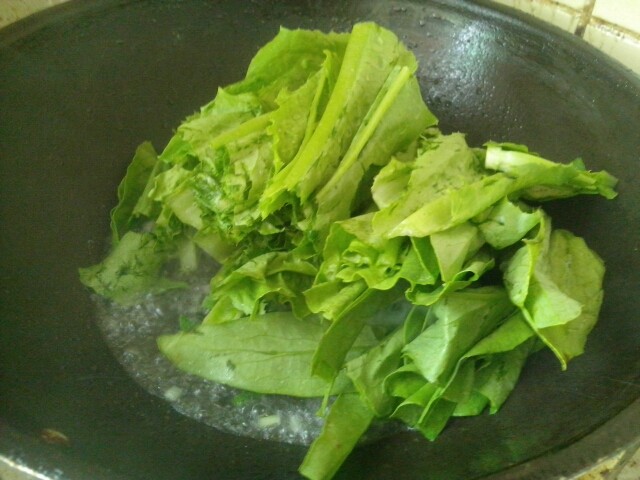 蚝油水炒油麦菜步骤4