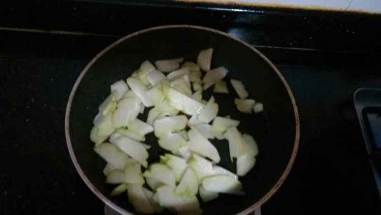 【手工美食】素炒菜瓜步骤2